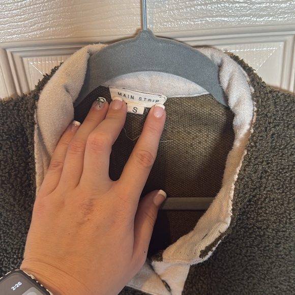 Main strip green pullover - Picture 2 of 6